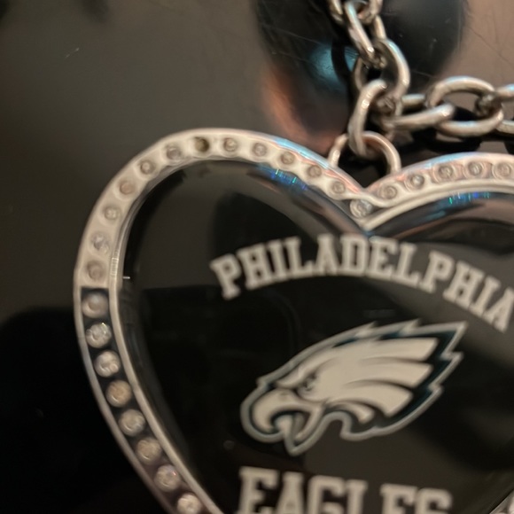 NFL Philadelphia Eagles bundle…car decal, keychain, and hair tie or bracelet - Picture 4 of 5